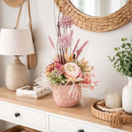 Centro de flores hiperrealistas y naturales Candelaria en recibidor