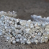 Tocado de novia Catalina con perlas de cristal de nácar en tonos blancos para estilo romántico