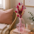 cápsula flores primavera con jarroncito y lazo a juego para decorar con un estilo muy femenino tu rincón de lectura