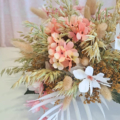 Centro decorativo de flores secas y artificiales Chiara con recipiente de cerámica