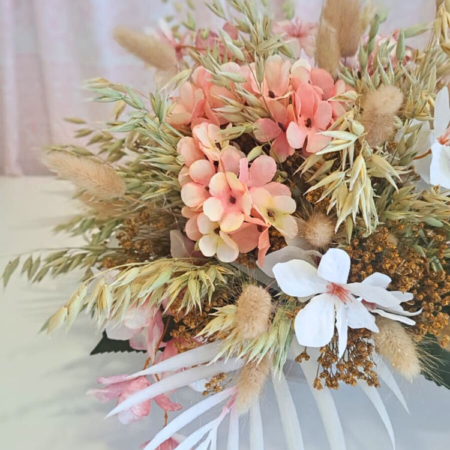 Centro decorativo de flores secas y artificiales Chiara con recipiente de cerámica