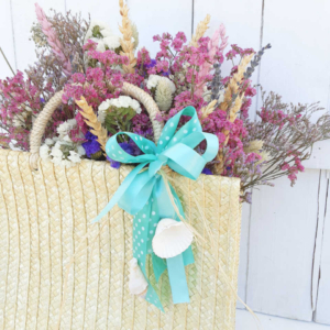 cesta con flores secas