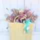 cesta con flores secas naturales