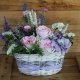cesta primavera con flores de tela y secas
