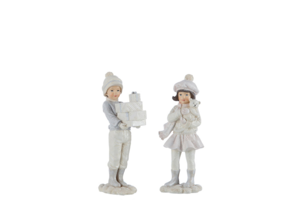 figuras de navidad estilo nórdico, niño y niña en colores blancos vestidos con ropa de invierno