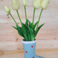 macetero bota azul para flores o plantas