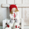 Muñeca de Navidad muy linda para una decoración nórdica y amorosa.