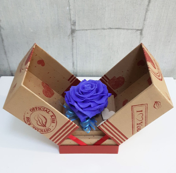 Rosa eterna morada en caja sorpresa para regalar en San Valentín y fechas especiales
