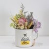 taza con flores secas para alegrar tu casa