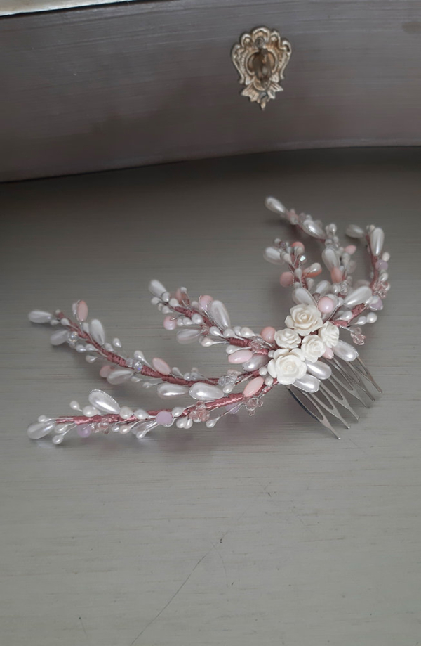 Tocado de novia semi corona de perlas y cristales de swarovski con sujeción para llevar velo de novia.