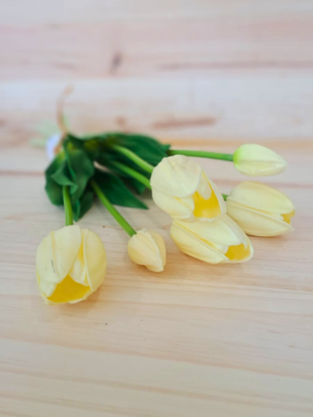 ramillete de 6 tulipanes amarillos hiperrealistas